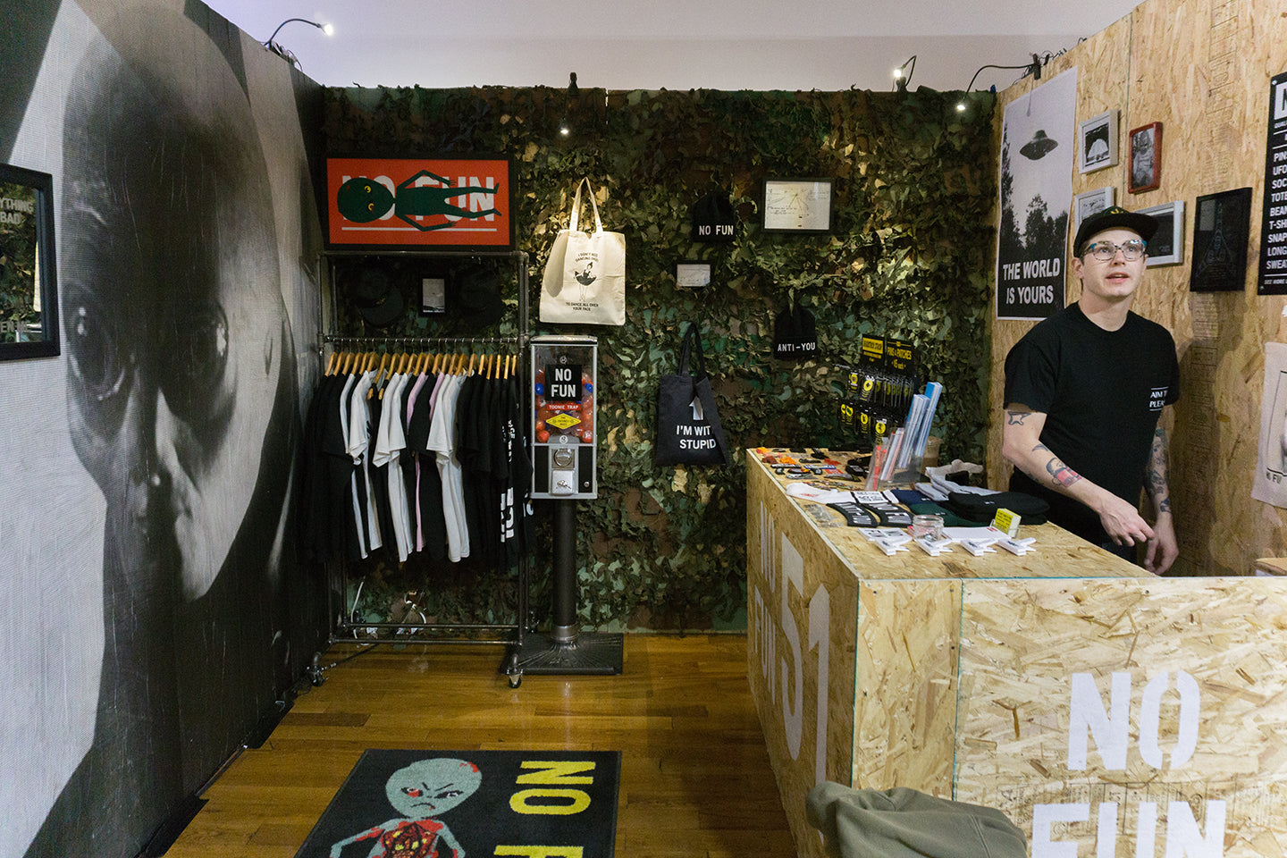 "Alien Autopsy" T-shirt